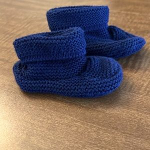 Baby gap navy blue knit booties 6-12 months